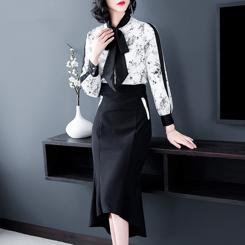 女人再穷也别整天穿黑裤子，十月流行这种套装裙，满满的女人味