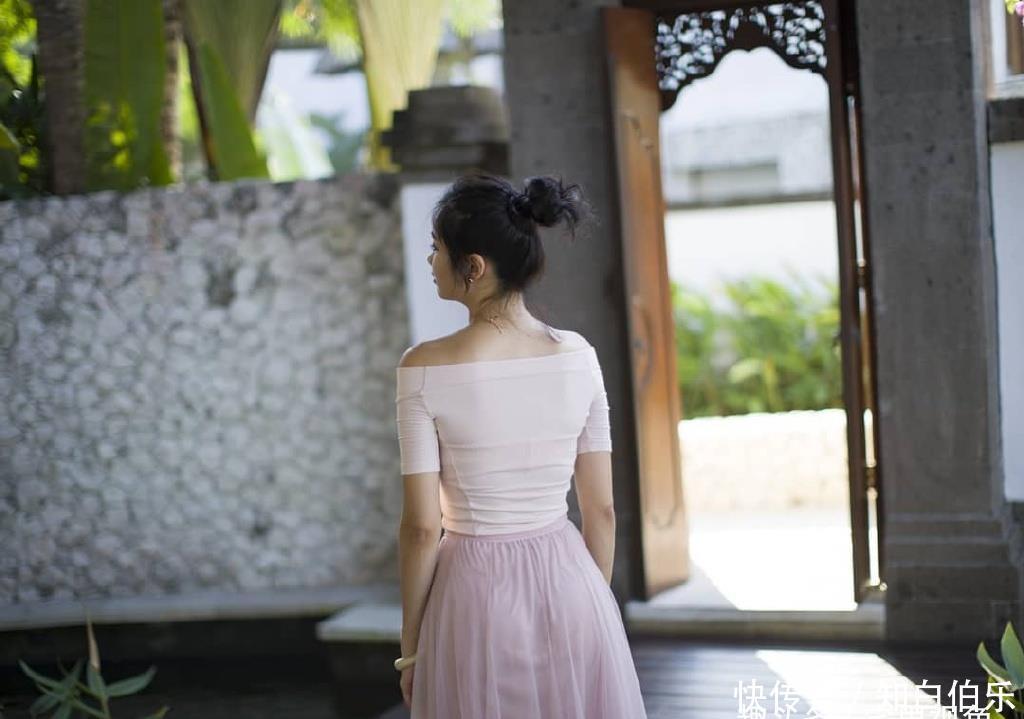  『不停』街拍：三十五的“剩女”们,赶快这样搭配衣服,从此桃花旺不停