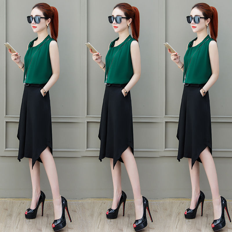 去香港出差，发现街上女人都穿，套装+高跟鞋，美的不像45岁