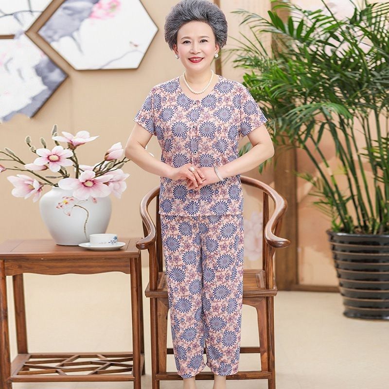 女人40岁以后可以这样穿，显优雅阔太太范，让别人都羡慕