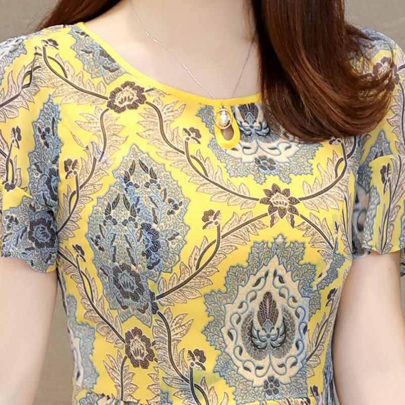 不得了，60后老婆穿这大码素雅裙，真是太美了，美出新高度