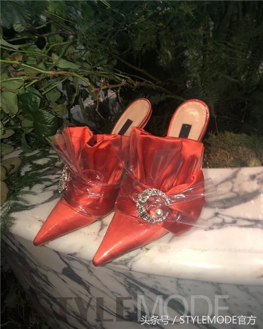 澳洲时尚博主Chloe Hill 示范复古与嬉皮风味穿搭