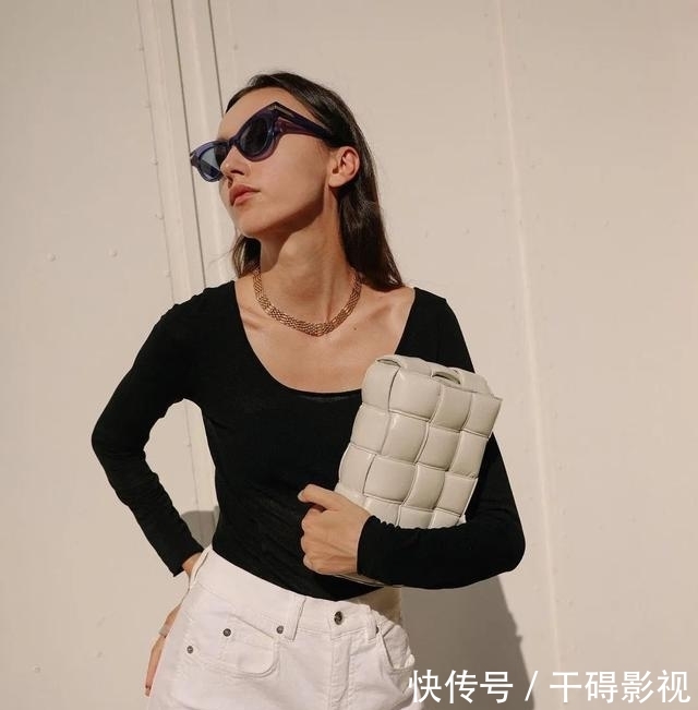  #小姐妹们#如何利用包包来提升气质？穿搭小白必学功课，让你成为时髦精