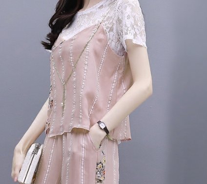 去香港出差，发现街上女人都穿，套装+高跟鞋，美的不像45岁