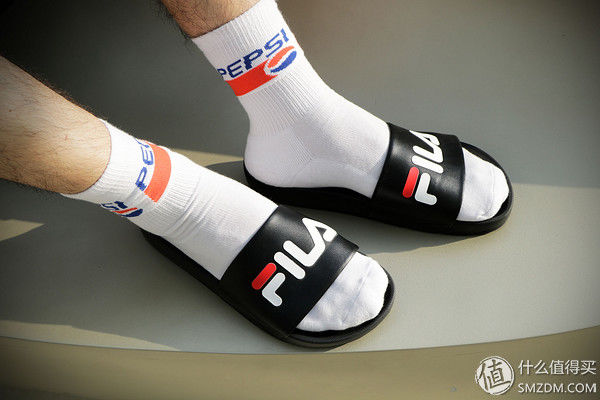 马克实测 篇一:11双澡堂拖鞋大测评!谁说不能下水的拖鞋就不是好