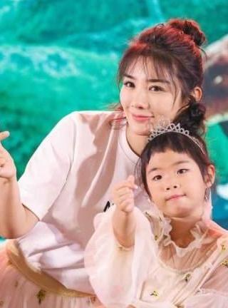 换发型等于换脸！杨幂直接减龄5岁，谢娜秒变18岁，她像整容了！