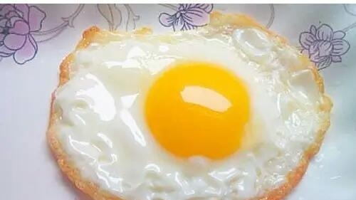 如何给宝宝做鸡蛋吃 t01cb4ac1b0eae3a54b.jpg