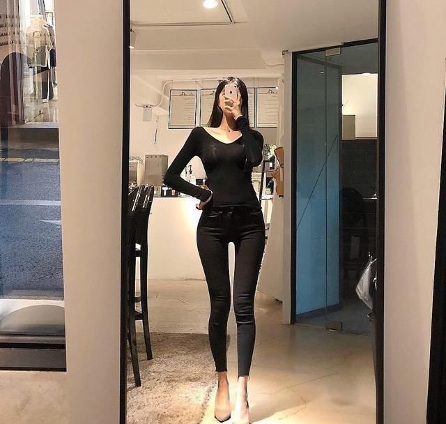  气质|紧身牛仔裤让人释放出美丽的女神气质, 展现出女性圆润的身材曲线