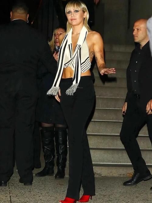  种方式■肯豆变芭比、麦粒成Cool girl，2020炫腹小“腰”精风正式上线