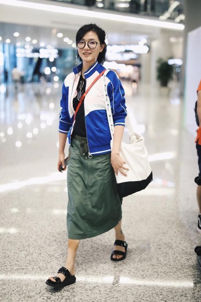 万茜就应该穿短一点的裙子，这样才能让自己不那么尴尬!