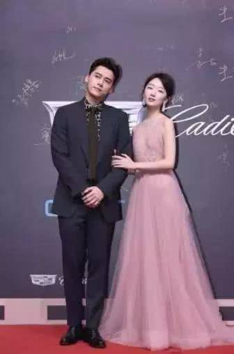 同样是88斤的佟丽娅与周冬雨,同穿粉色吊带裙,差距为何如此之大