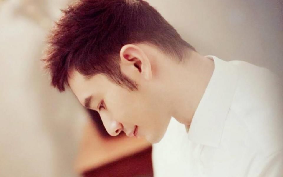 黄晓明发微信朋友圈,称自己和股票案无关,自己太单纯!想哭!