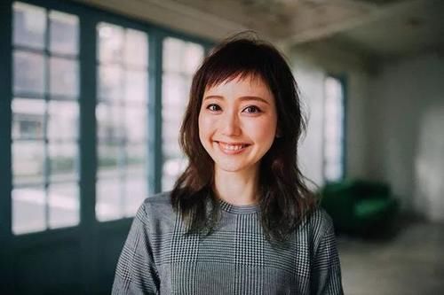  『时髦』别留黑长直了，试试超全的“日系”长发，时髦减龄显脸小