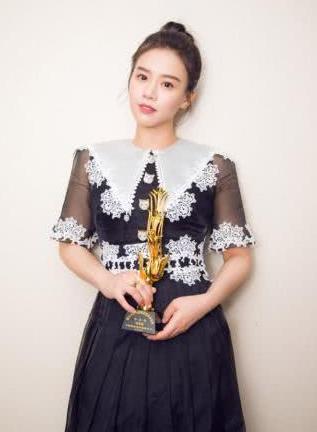 马思纯胖到不敢认，超短裙秀下身被无情吐槽：赶上沈月和刘亦菲了