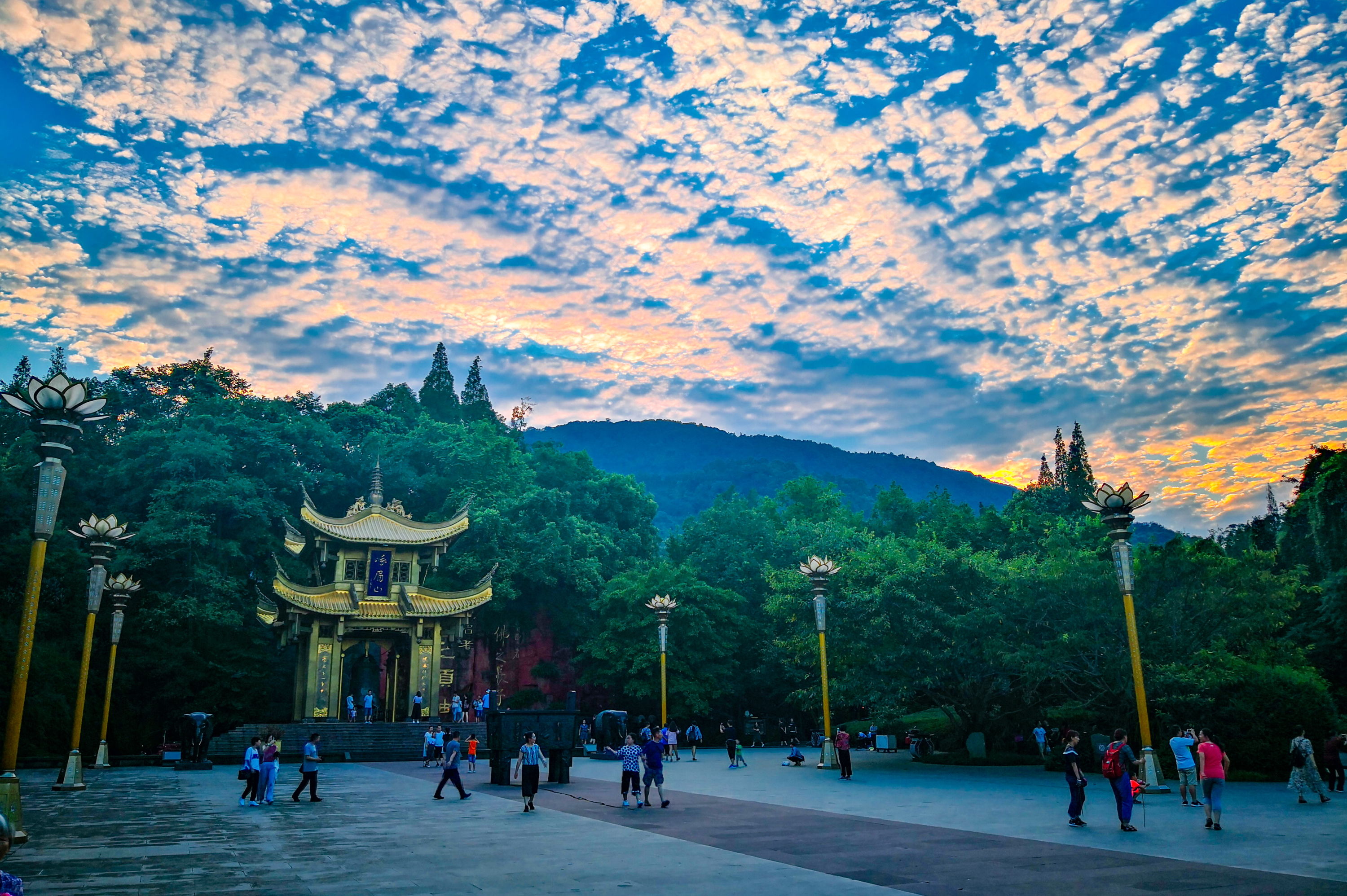 成都出发，周末打卡峨眉山温泉。