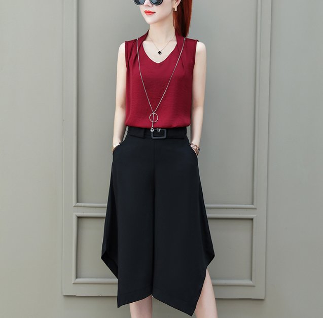 去香港出差，发现街上女人都穿，套装+高跟鞋，美的不像45岁