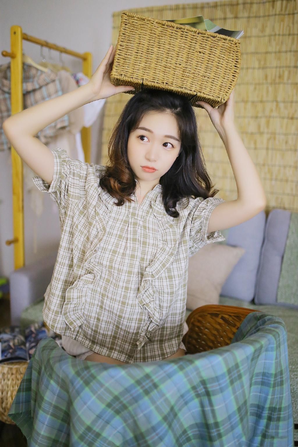 日本居家美女大长腿性感写真图片