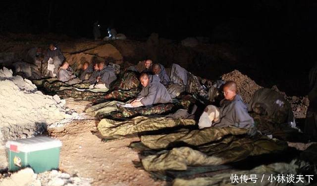 中国唯一不受捐赠的行脚僧，35个女僧风餐露宿，一日行走20里