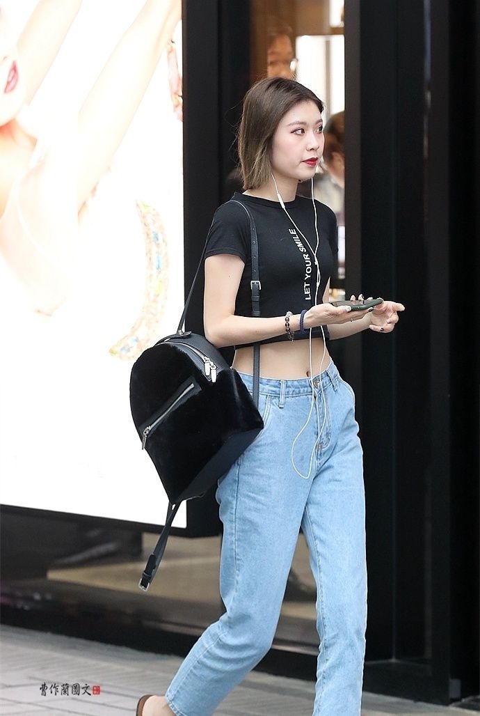  美女■街拍:用镜头抓拍打扮气质高雅的美女,展现穿搭时尚的魅力