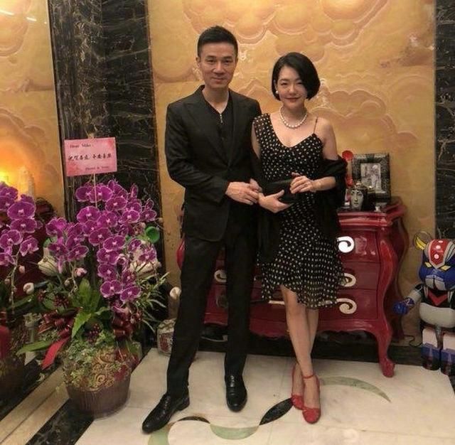 小s好像吃了防腐剂，这身材回到学生时代！