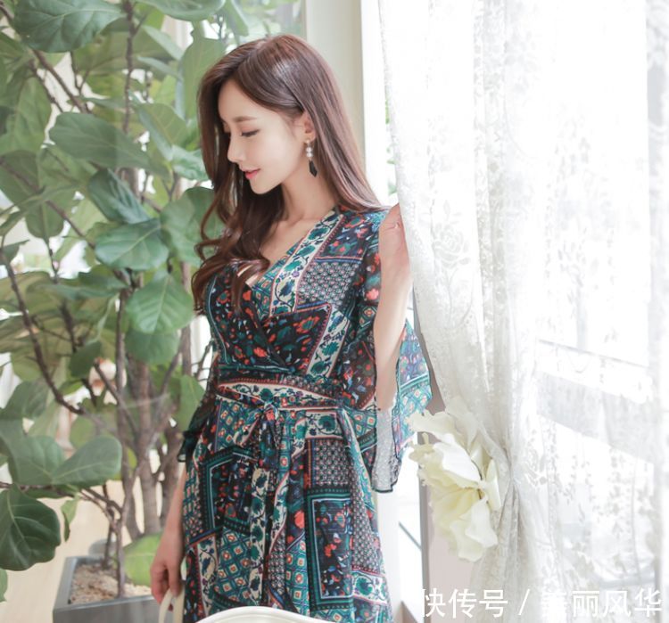 紧身包臀裙：极具个性的气质女神，穿出曼妙身材，让人百看不厌！