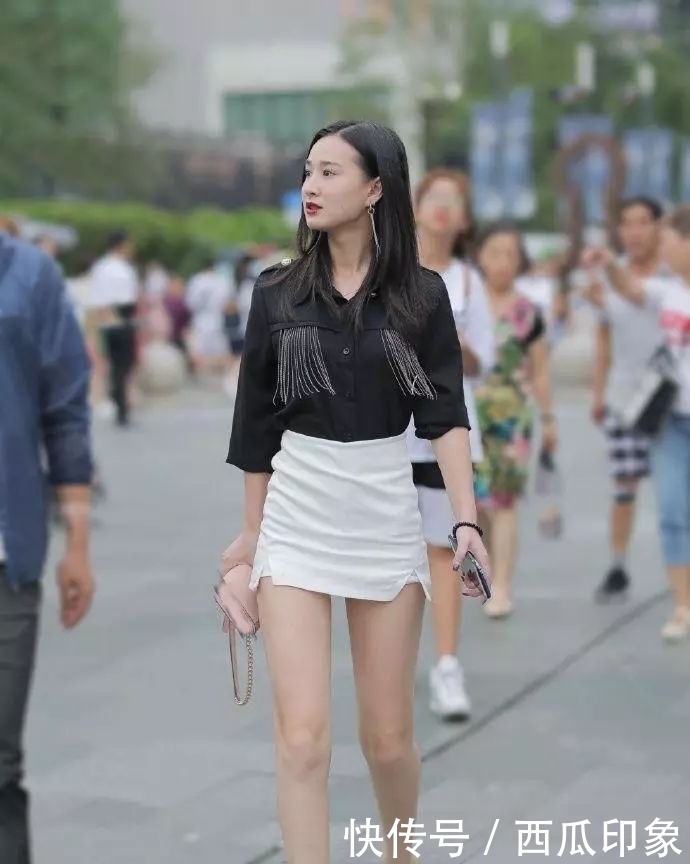  [身材比例]街拍：越简单越迷人，只要足够优秀！