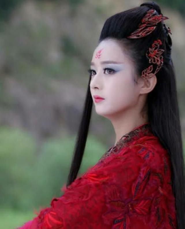 赵丽颖又双叒叕恋爱，这次是林更新还是陈伟霆，粉丝来给你辟谣