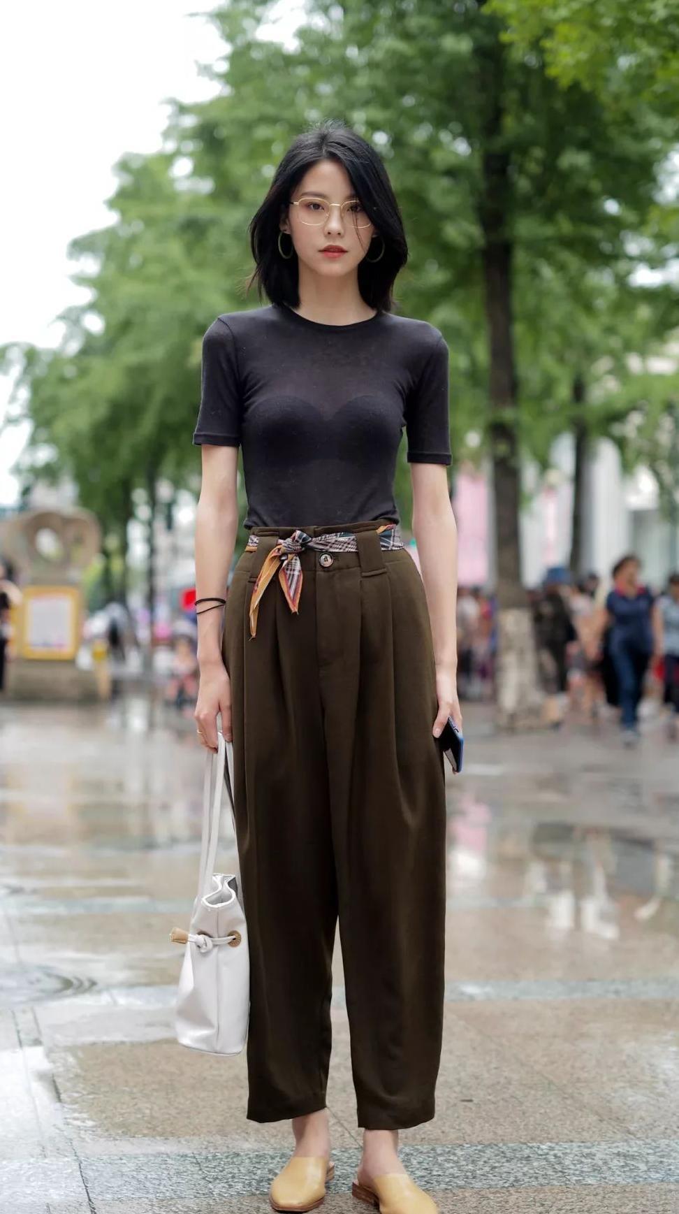 【滚叔街拍】最近觉得这种裤子超好看，妹纸们说这叫花苞裤还是灯