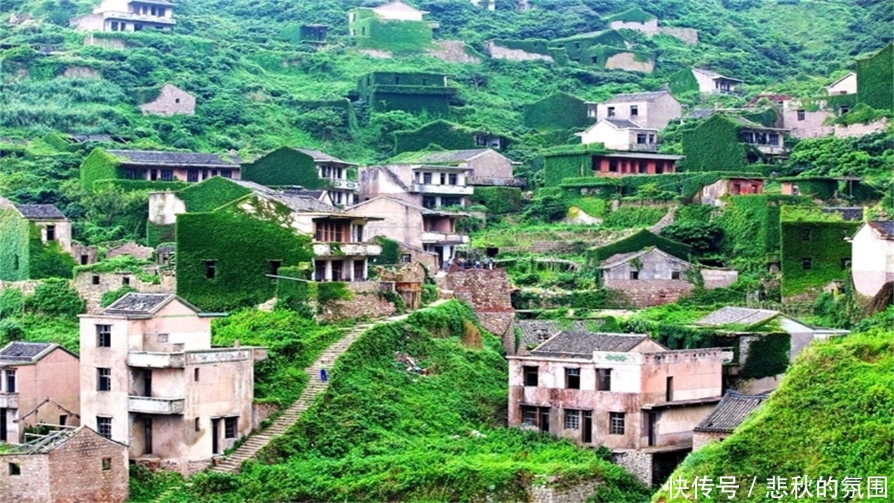 究竟发生什么让村民集体搬迁往日的富裕小镇，现在成为“鬼村”