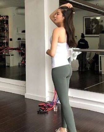 女神必备：清纯妹子都喜欢显身材的打底裤，舒适度满满