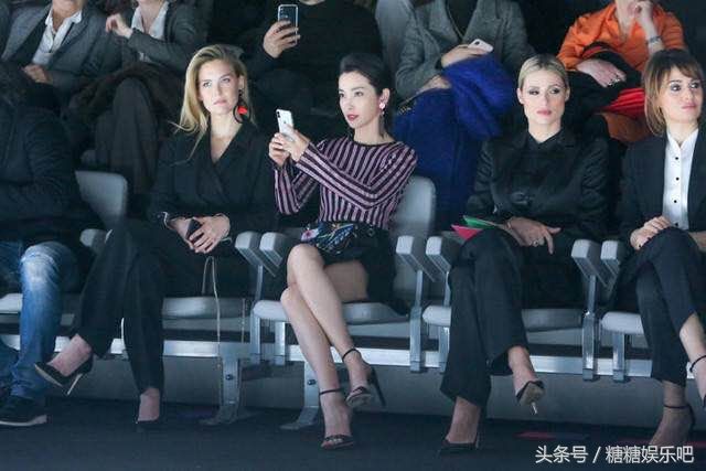 李冰冰米兰时装周，半透视上衣性感妩媚，大秀美腿，一展好身材