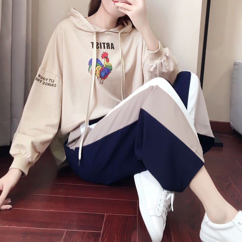 43岁老婆真的会打扮，中秋节出游，穿上时髦套装，把我都美醉了