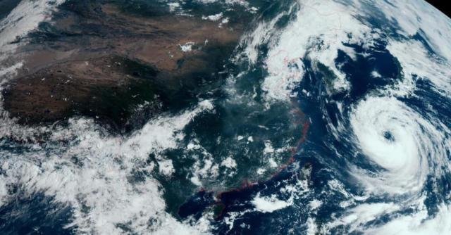 辽宁局部大暴雨！10号台风不走寻常路，路径偏转，新台风在酝酿