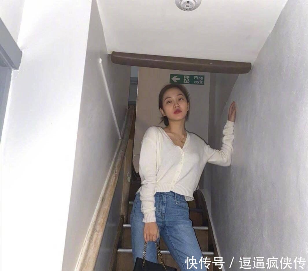  [满满]韩国女团成员旅行穿搭，甜美女孩Yeri的穿搭技巧，不仅显高还显瘦