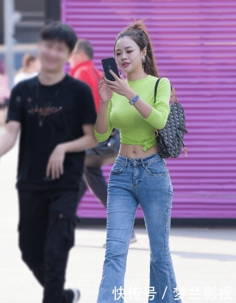 女生|身材好的女生才有“资格”穿露脐装,中间细的才是完美身材