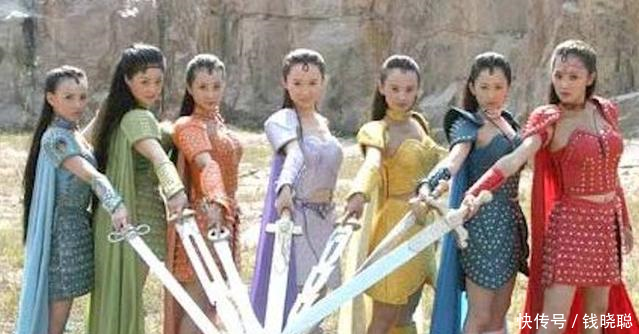 七仙女变身准备大战的时候很帅气，现在才发现穿的竟然是短裙靴子