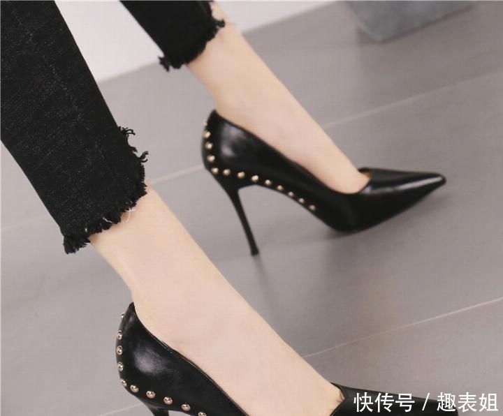建议:这么美的脚, 建议经常穿高跟鞋! 跟着下图这么搭, 难道不美吗?