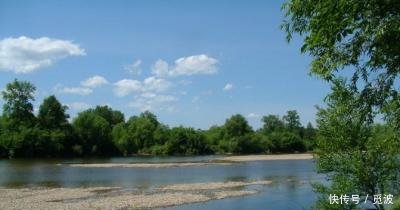 孩子去游野泳,回家后耳朵一直流血,医生说出原