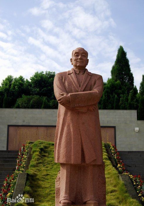 杨尚昆墓，杨尚昆曾任国家主席、军委第一副主席，八大元老