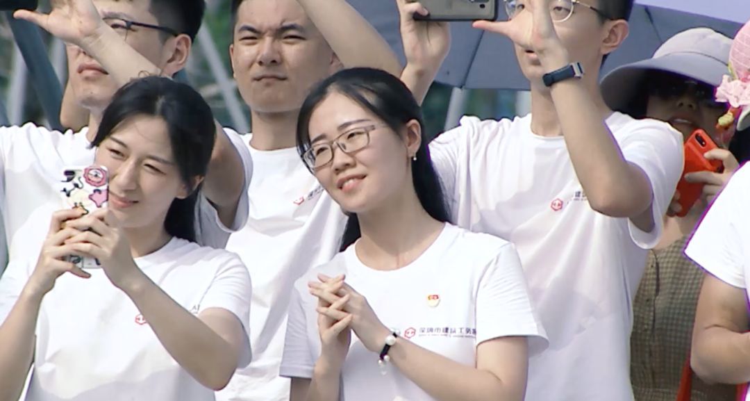 深圳湾，他们用快闪唱给香港