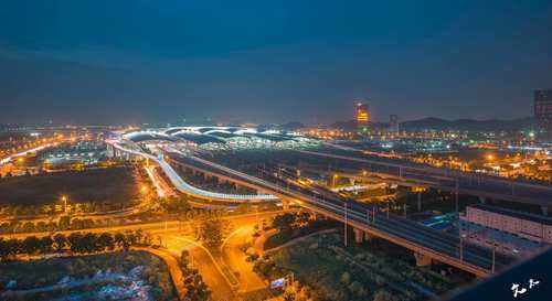 中国最大的高铁站，一年接待1.4亿游客，已和香港接轨天下无敌