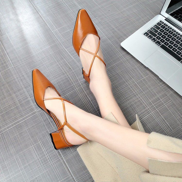 女人没有一双高跟鞋，聚会出门怎么行?这才是最好的个性搭配哦