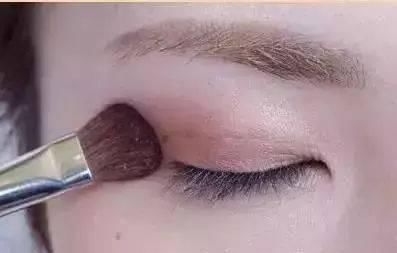 眼妆■十分“想”说丨卧蚕怎么画？两招教你轻轻松松化立体式眼妆画法！