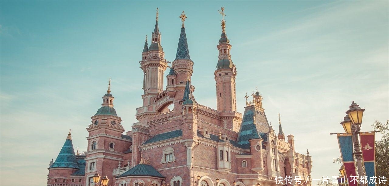  「我国」我国最发达的城市之一，30年将面积扩大20倍，成为超一