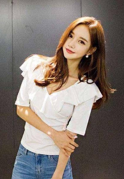 紧身裤修身又有型，妹子这么穿，优雅有女人味