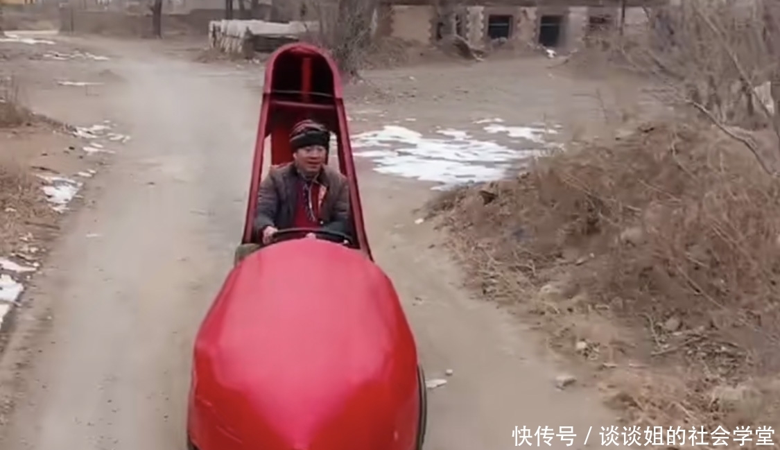  「改成」农民把拖拉机改成“高跟鞋”，长3米还可发动，每月带来