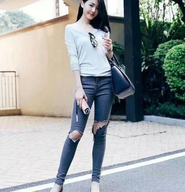 紧身牛仔裤柔情时尚不呆板，优美的身段