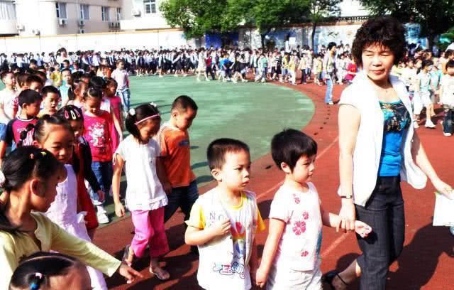  硬伤：教师薪资要上调？工资差距大是硬伤，老师：上5000就知足