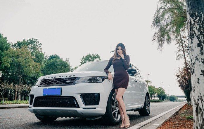 平行车路虎揽胜运动款