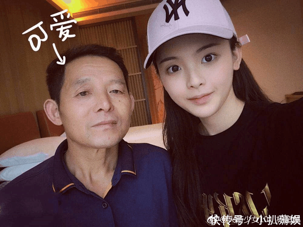 杨超越微博晒出与爸爸合照，疑再次回应整容传闻